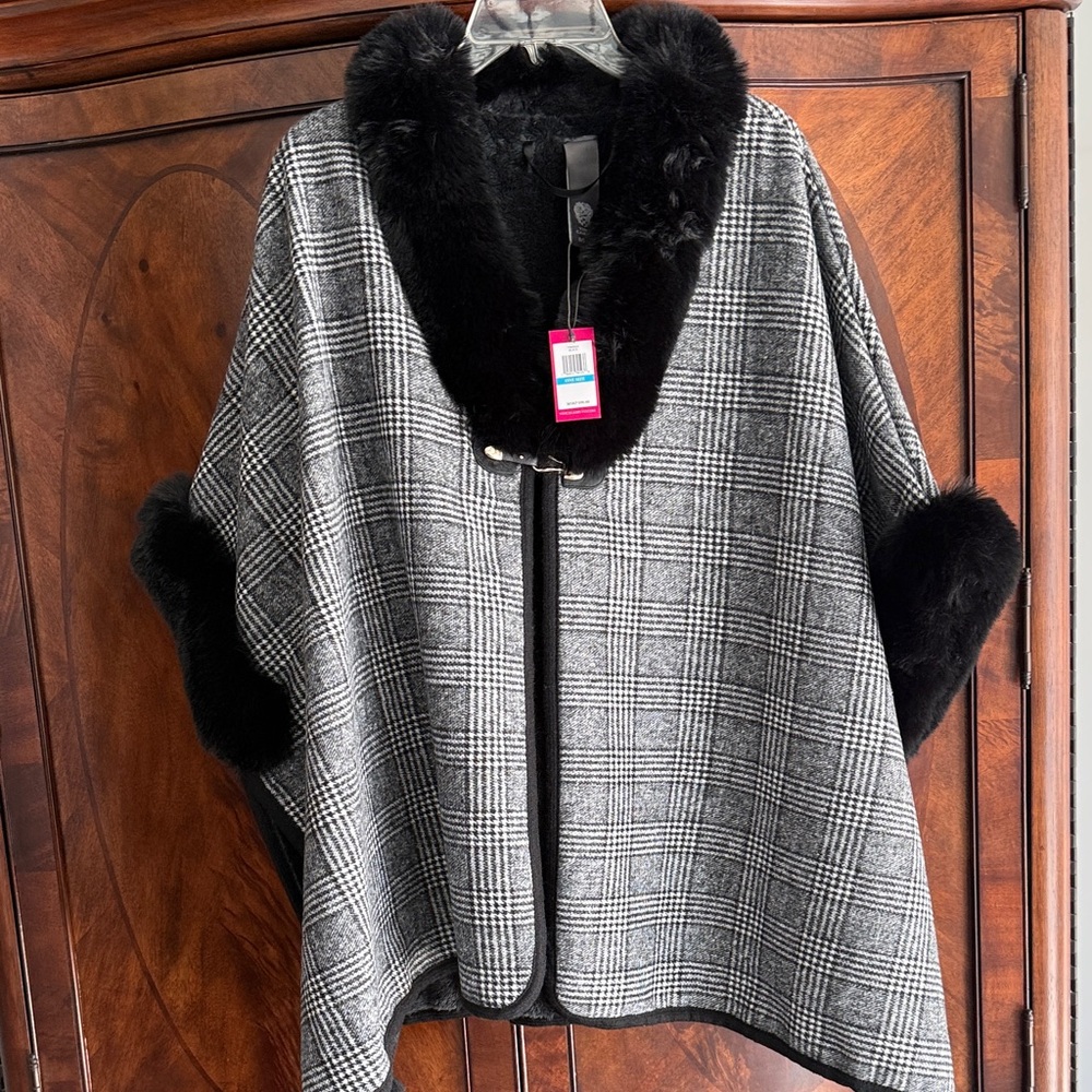 NWT Vince Camuto Black and Gray Plaid Cape. Very classy!